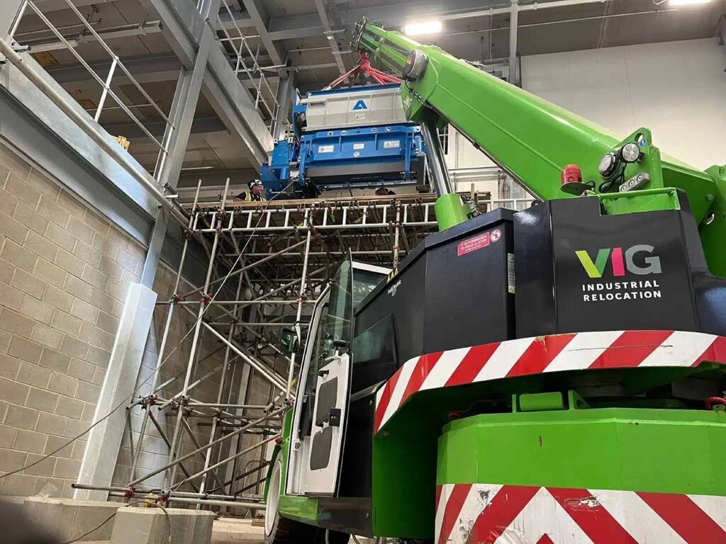Vanguard Industrial Group safely executing a heavy lift for industrial machinery.